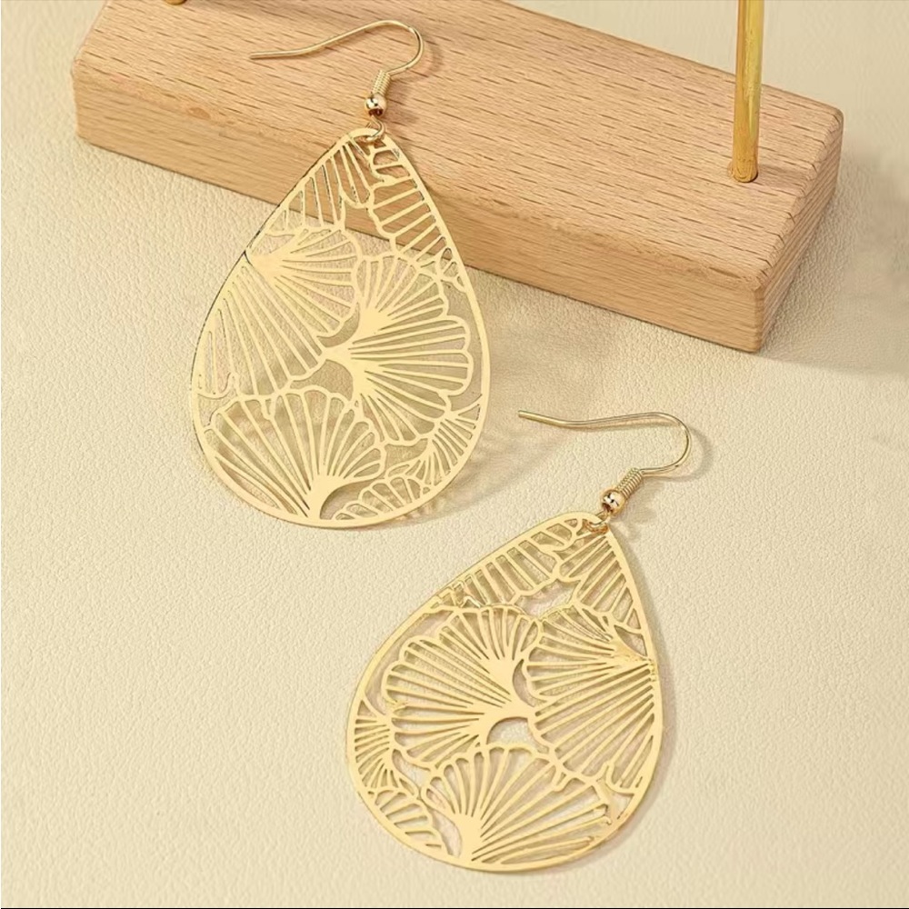 Gold Ginkgo Leaf Earrings